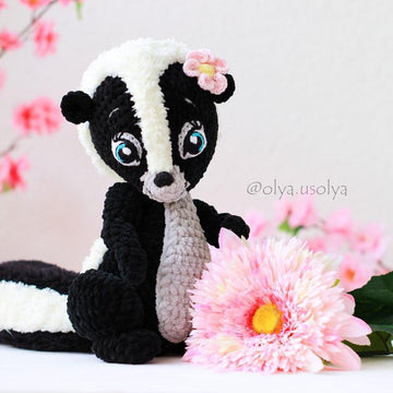Skunk pattern + flower (PDF + 9 videos)