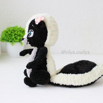 Skunk pattern + flower (PDF + 9 videos)