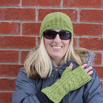 Interrupted swirl mitts