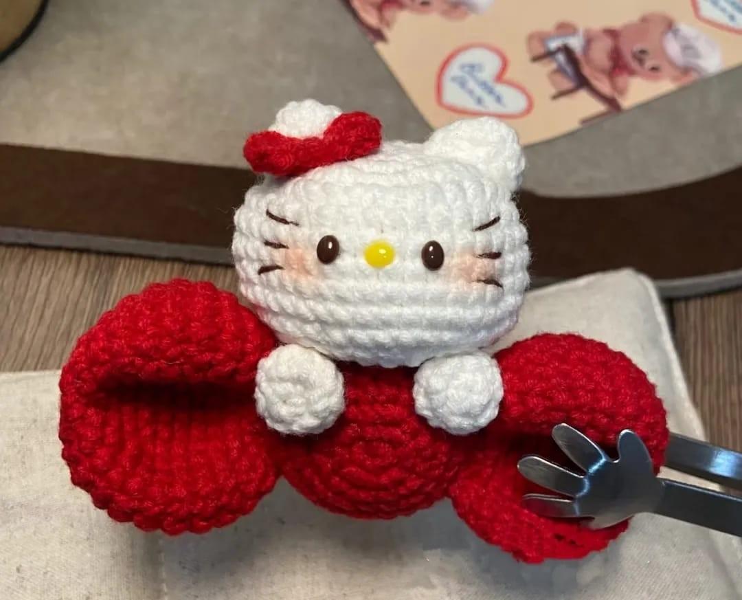 Hello Kitty on the Bow