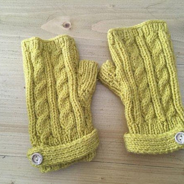 Cable wrist warmers with thumb