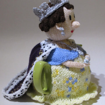 Her Majesty The Queen Tea Cosy Knitting Pattern