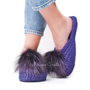 Pom pom slippers