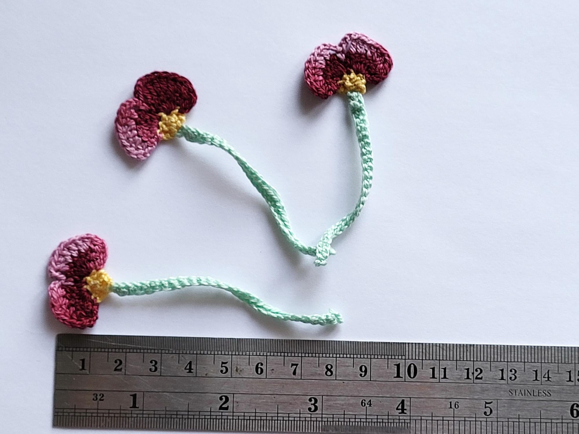 Crochet burgundy flower pattern