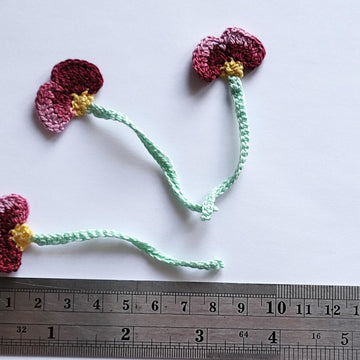 Crochet burgundy flower pattern