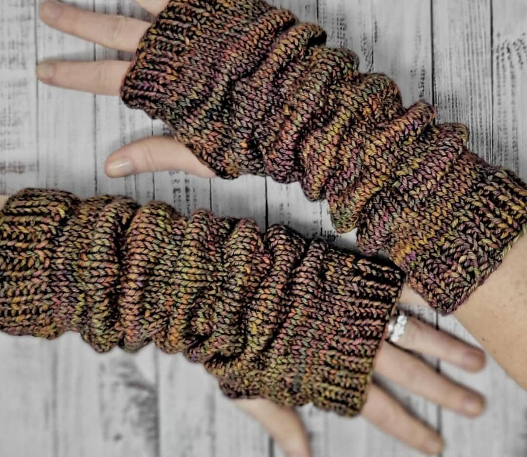 Totally Pleated Gloves