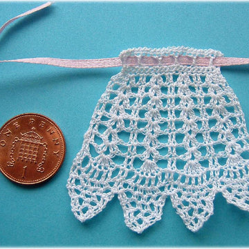 1:12th scale Ladies apron