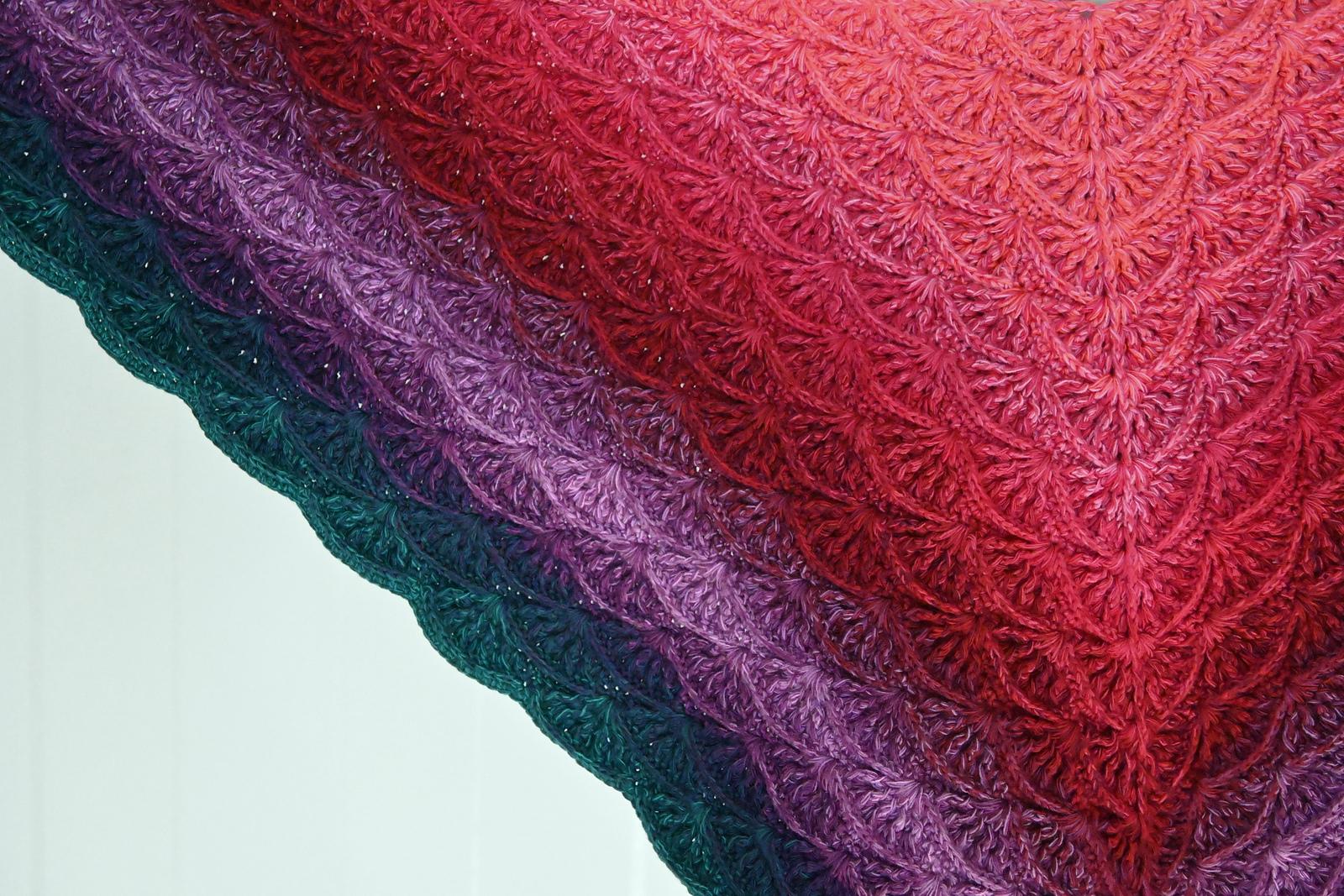 Triangular shawl "Aurelia"