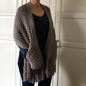 Easy Crochet Shawl Pattern: Perfect-Pockets Shawl