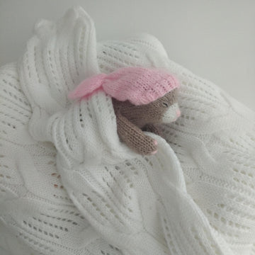 Sleeping kitten knitting pattern.