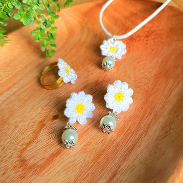 Daisy flower earrings, pendant and finger ring