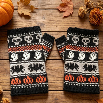 Spooky Halloween Mitts with pumpkins, bats, ghosts and skulls