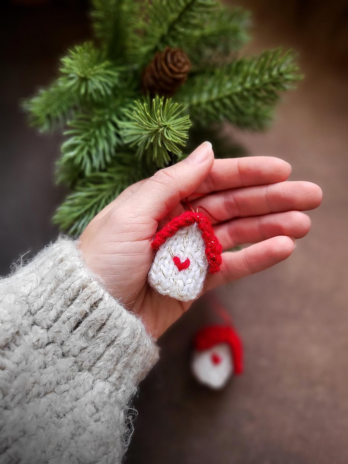 Christmas House Knitting Pattern PDF, Mini Cottage Tutorial, Flat Knit 5cm Tree Ornament
