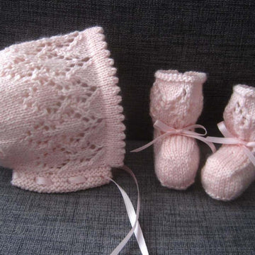 Olivia Bonnet & Booties Set (DK)