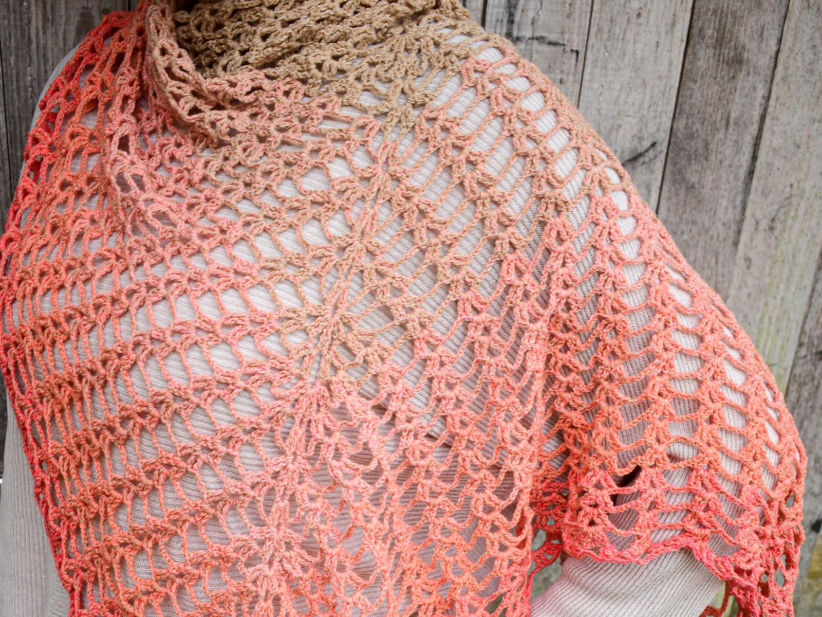 Triangular shawl "desert flower"