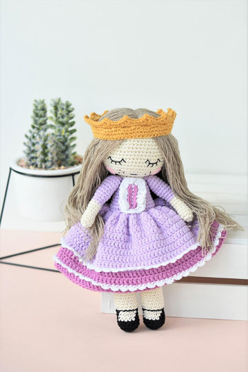 Amigurumi ragdoll princess