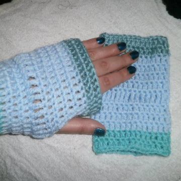 Fingerless Gloves with Anatomical Thumb