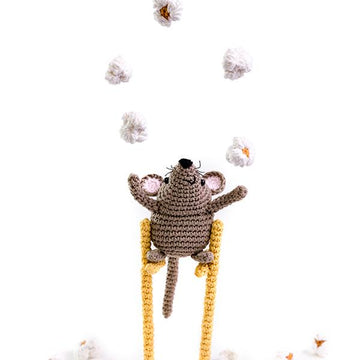 Steno the amigurumi mouse and the popcorn box