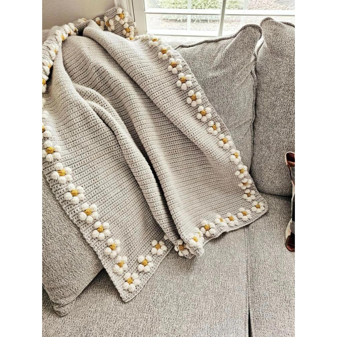 The Daisy Border Throw Blanket
