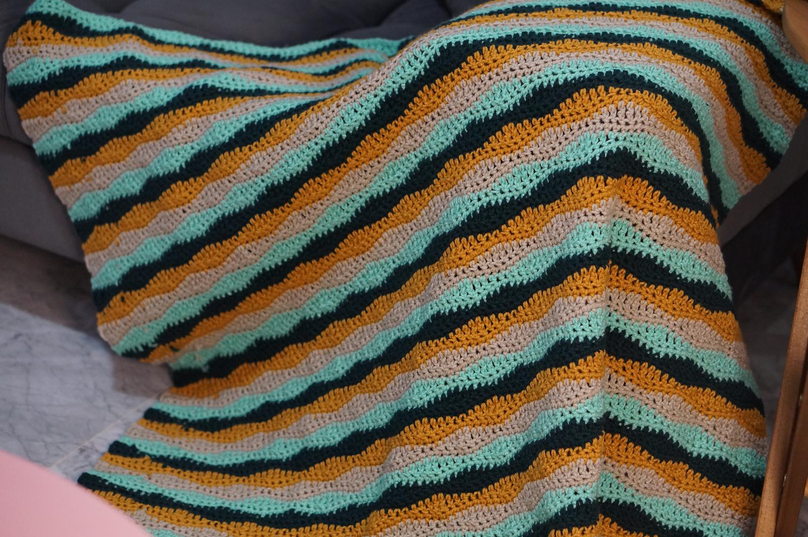 Wave stitch blanket