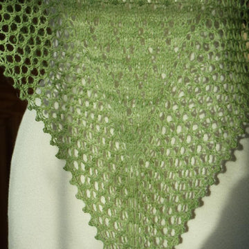 Lili Wen Fach - Snowdrop Shawl