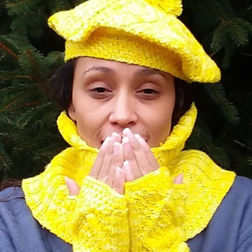 Diamonds on Moss Fingerless Mitts