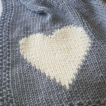 Chunky Heart intarsia crib baby blanket
