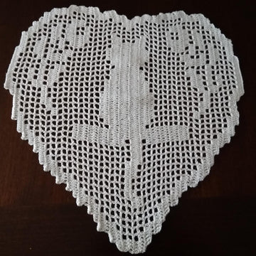 Cat filet heart doily