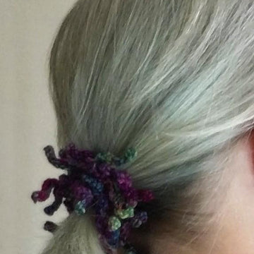 Worm scrunchie