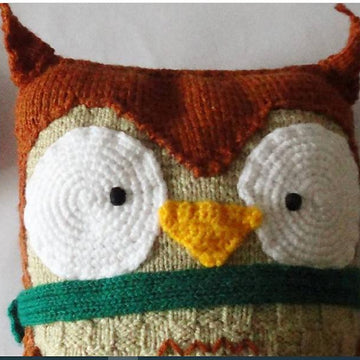 Owl cushion