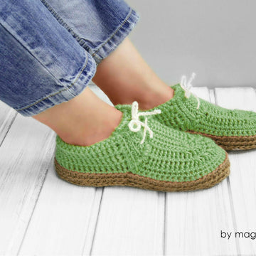 Green mocassins