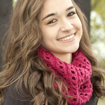 Large Eyelet Rib Cowl in Cascade Yarns Venezia Worsted - W490 - Downloadable PDF