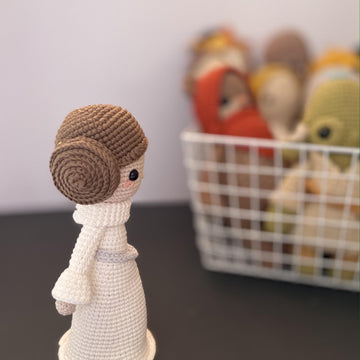 PRINCESS LEIA (POCKET) - Crochet Pattern/amigurumi