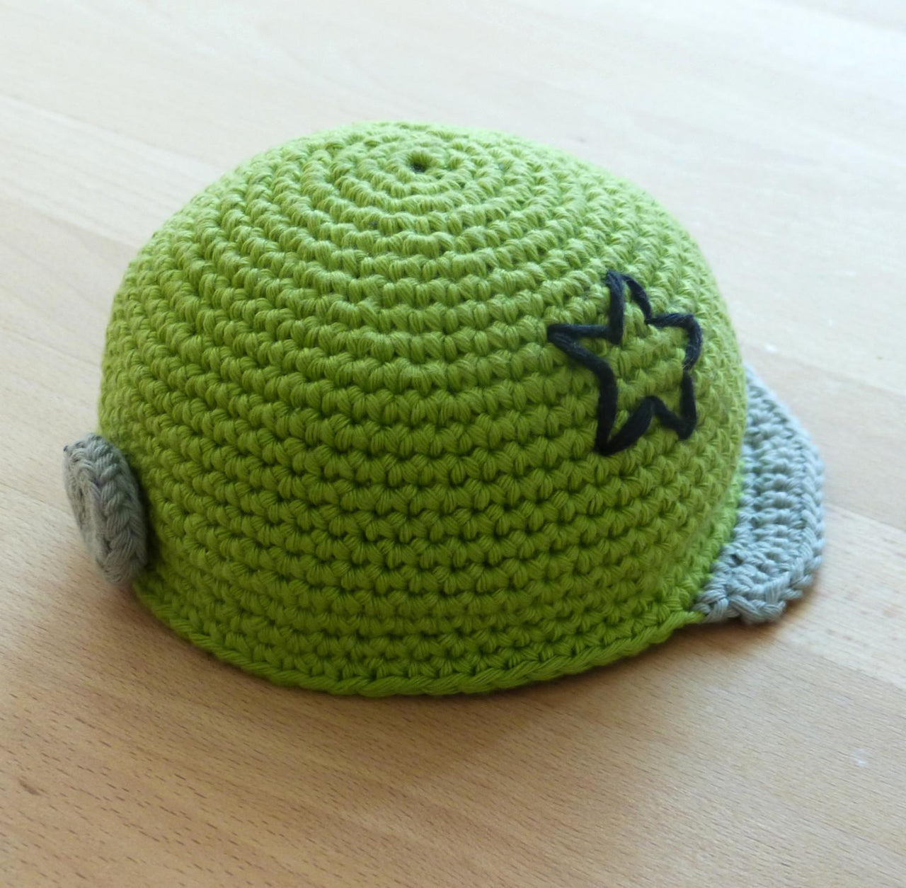 Doll's bicycle helmet