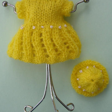 Easy to Knit Miniature Knitting Patterns Book 1