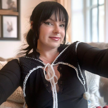 Pompom Crochet Collar