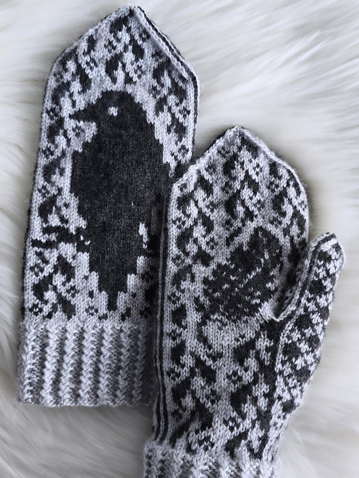To Catch A Crow Mittens