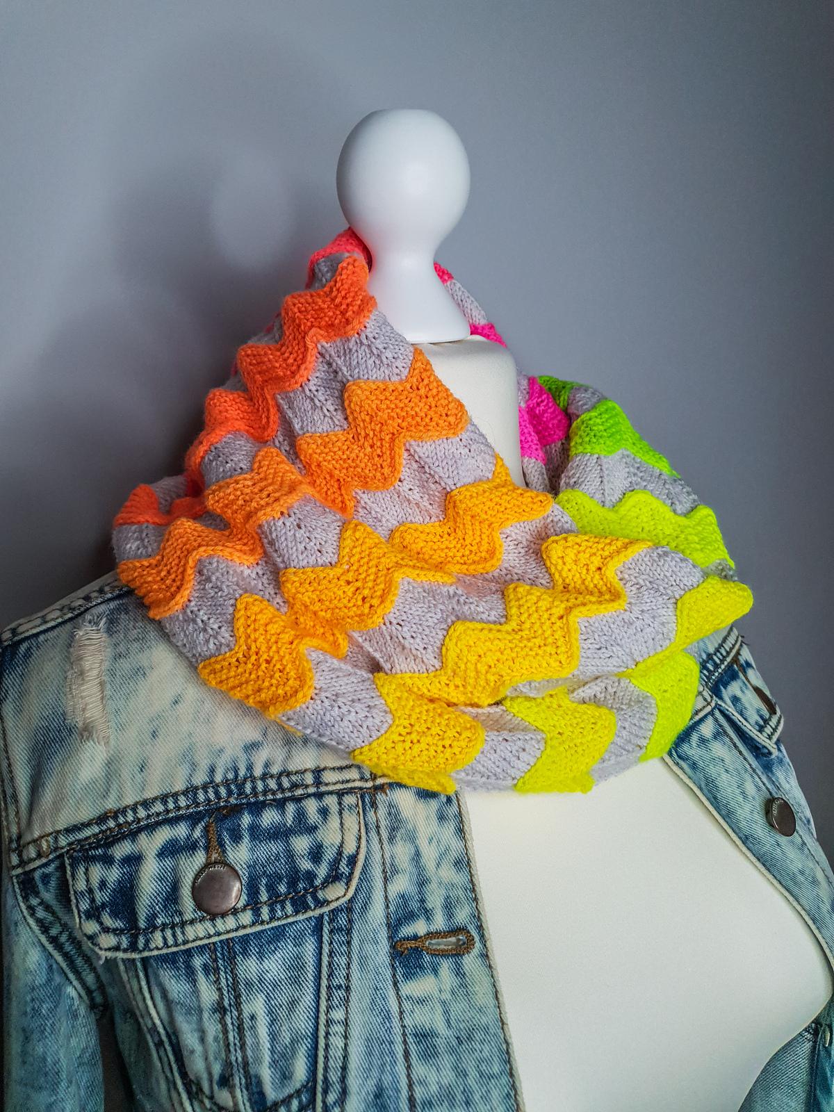 Wavy Path Cowl