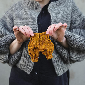 Doll pants with bobbles
