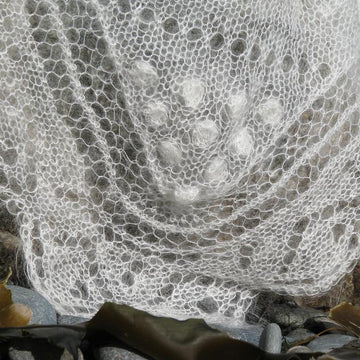 Poinsettia Shawl 401