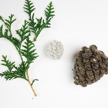 028-Decorative Pinecone