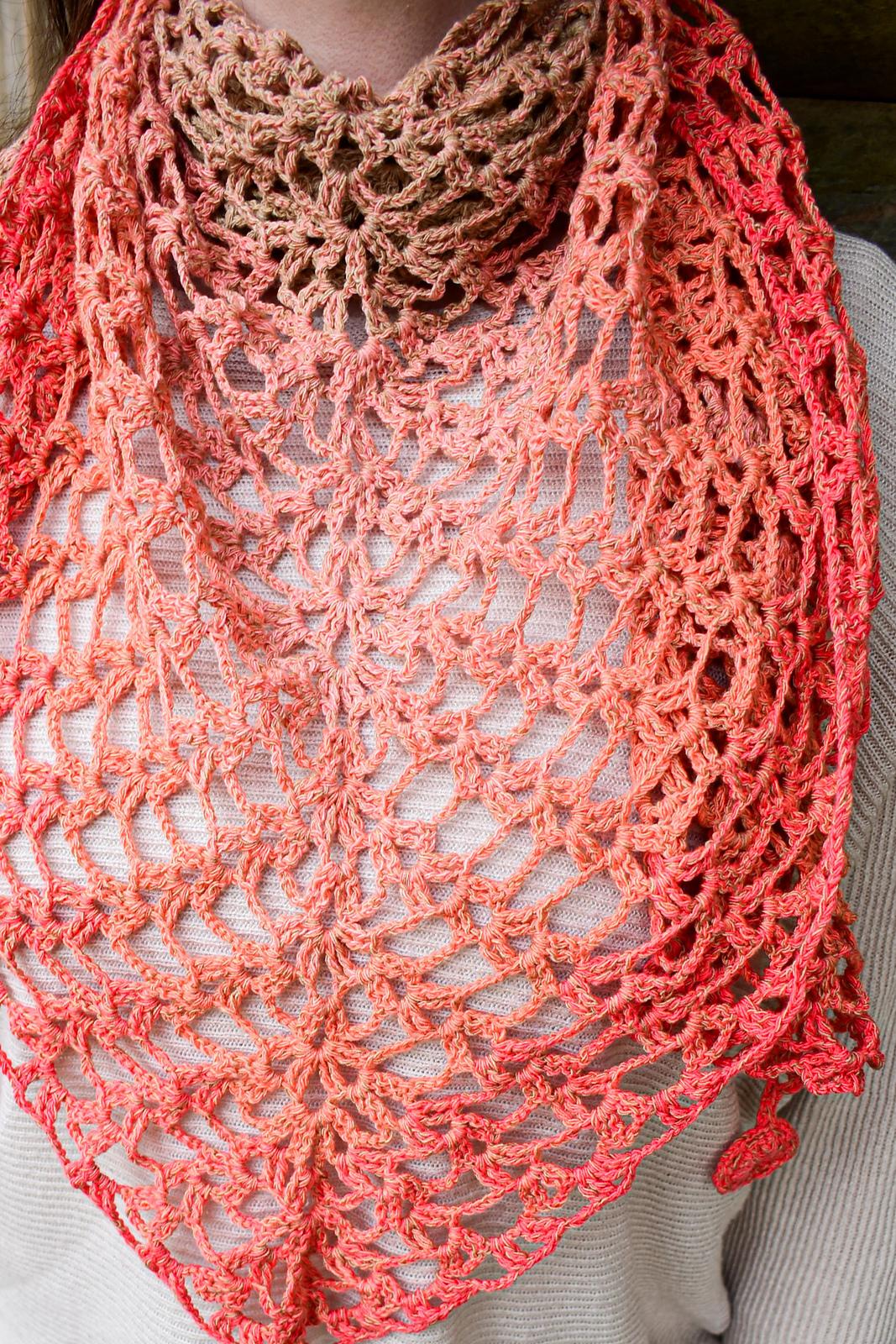 Triangular shawl "desert flower"