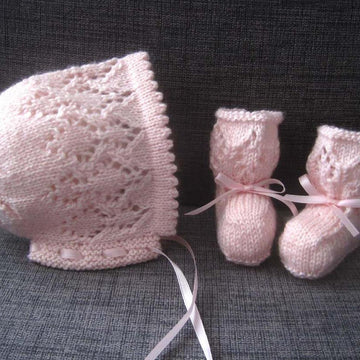 Olivia Bonnet & Booties Set (DK)