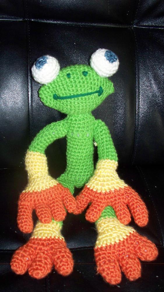 Tree Frog Amigurumi crochet play toy doll