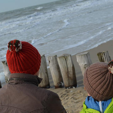 Pom-pommy hat