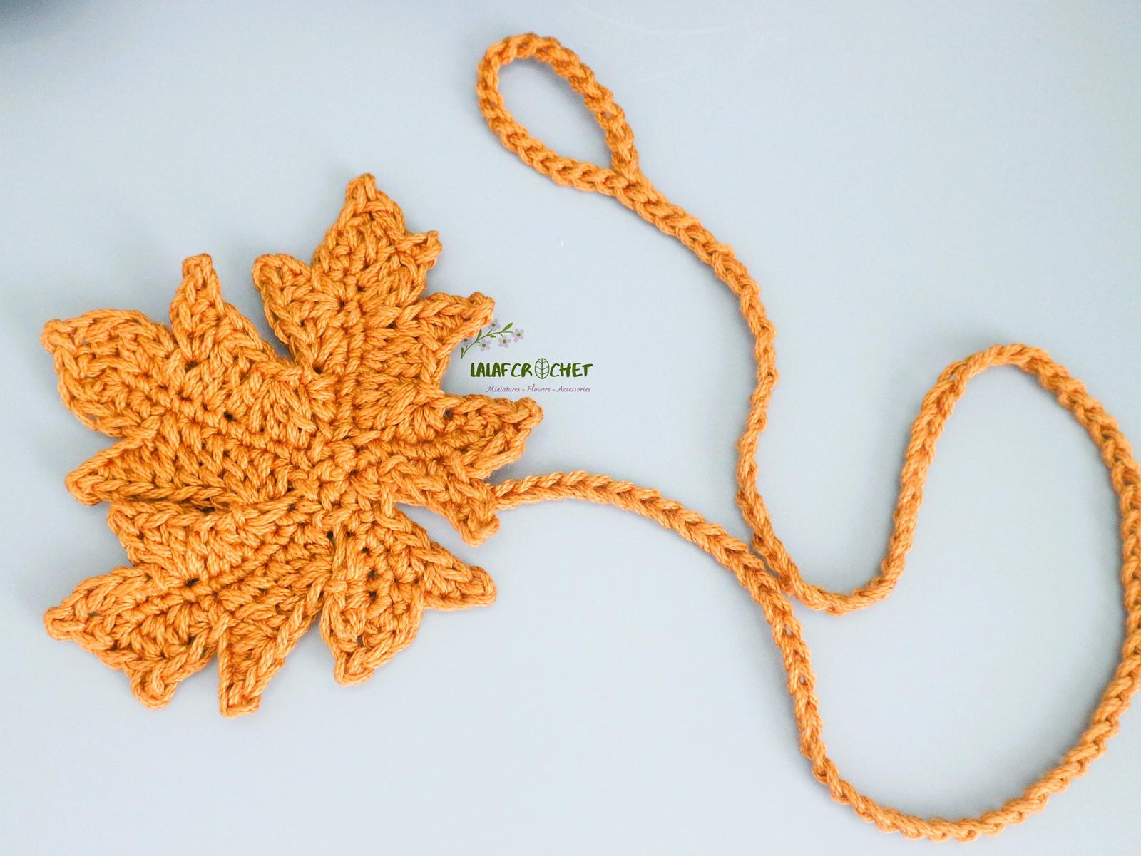 Maple leaf wall hanging