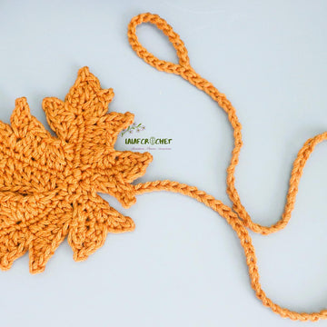 Maple leaf wall hanging