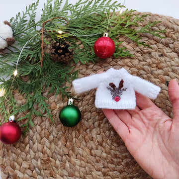Tiny Christmas sweater for Obitsu11