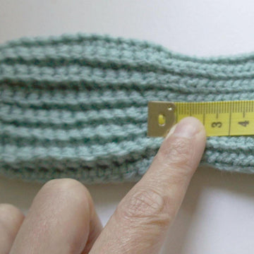 Crochet Pattern For Baby Mittens (0-6 months)