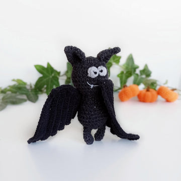 Bat crochet pattern, Halloween crochet decor